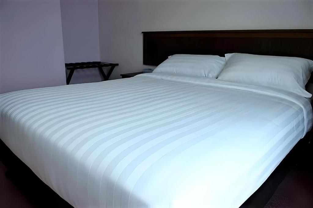 Id Hotel Yayasan Segamat Eksteriør bilde