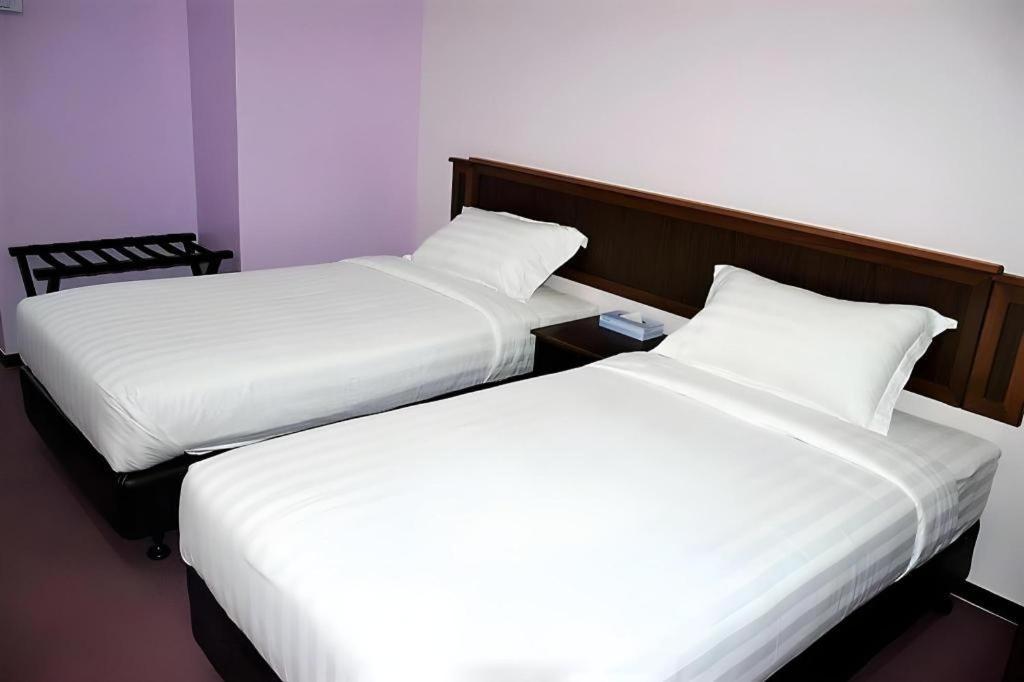 Id Hotel Yayasan Segamat Eksteriør bilde